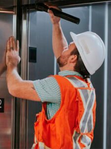 MANTENIMIENTO DE ASCENSORES